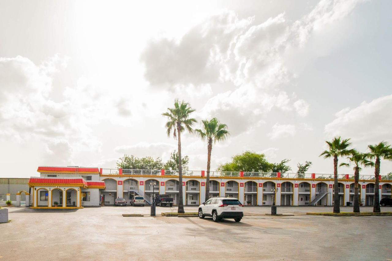 Hotel O Houston East Channelview I-10 Exterior foto